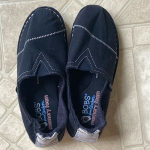 Bob's Skechers woman’s size 5 Navy Blue